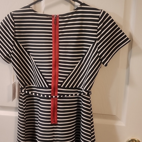 2/20.00 NWT Jessica Simpson Maternity Dress Size small. - Picture 3 of 10